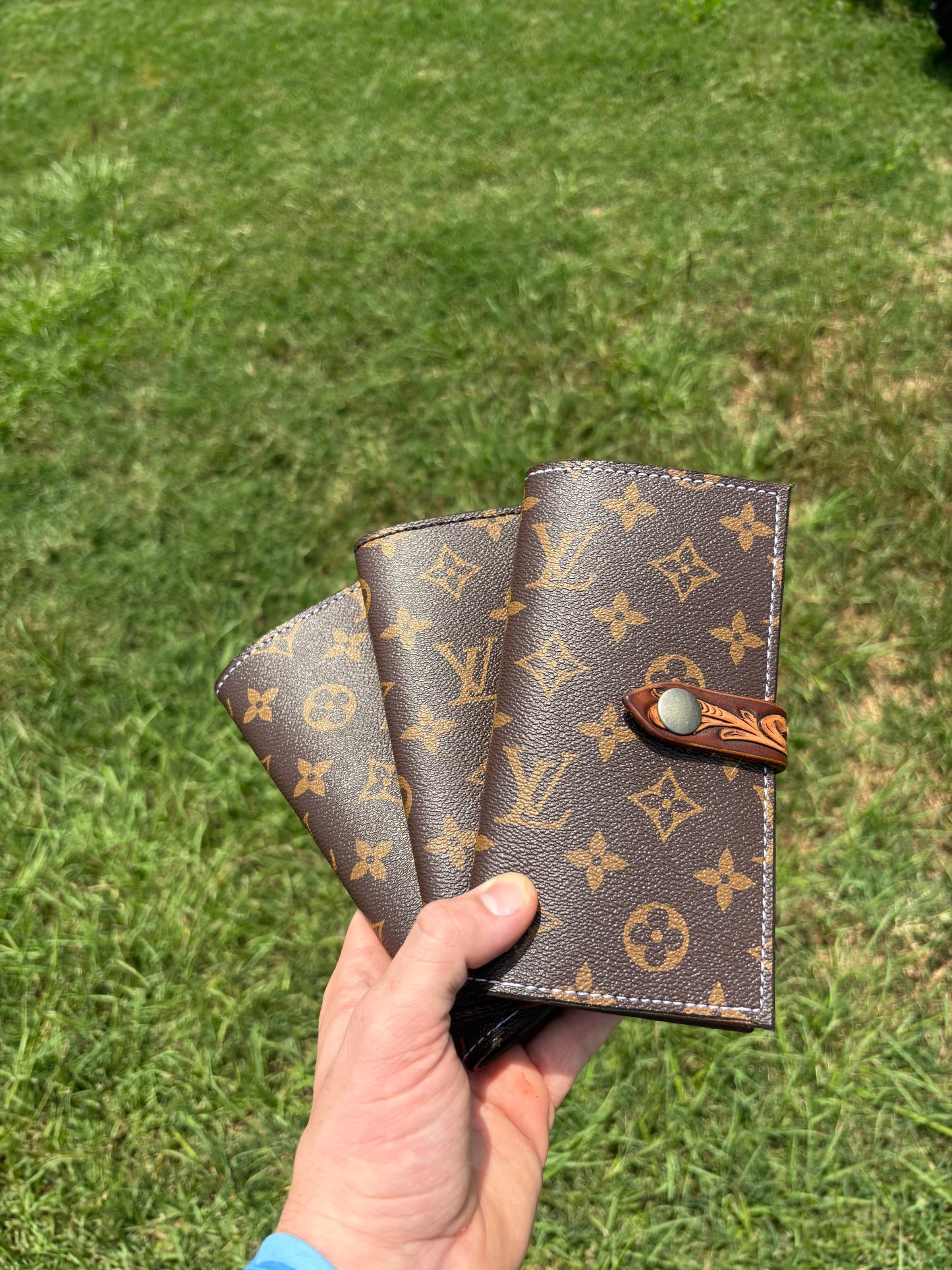 Lady’s clutch wallet