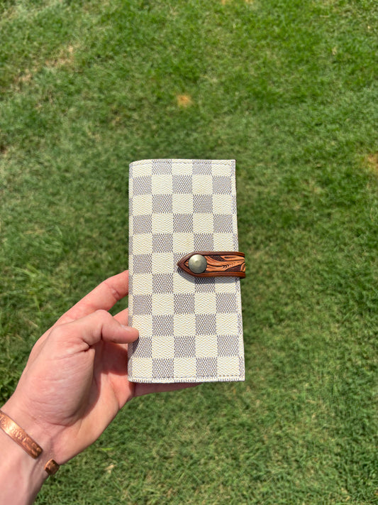 Lady’s clutch wallet